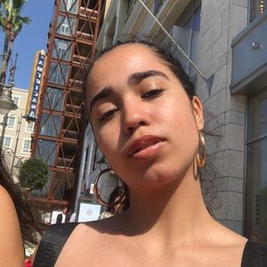 Meet your Posher, Daniela